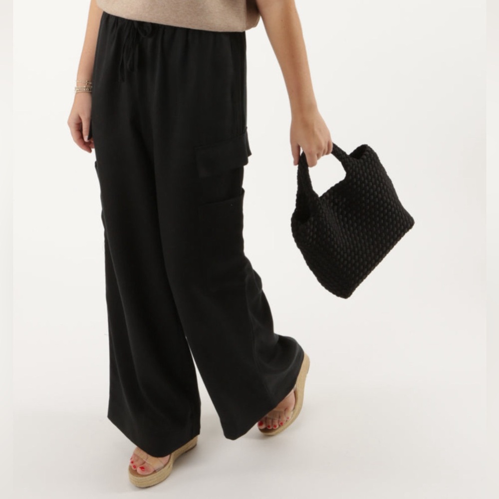 Z SUPPLY Black Wide Leg Pants Medium Cargo Travel Pants Elastic Waist Tencel NWT - Picture 3 of 8